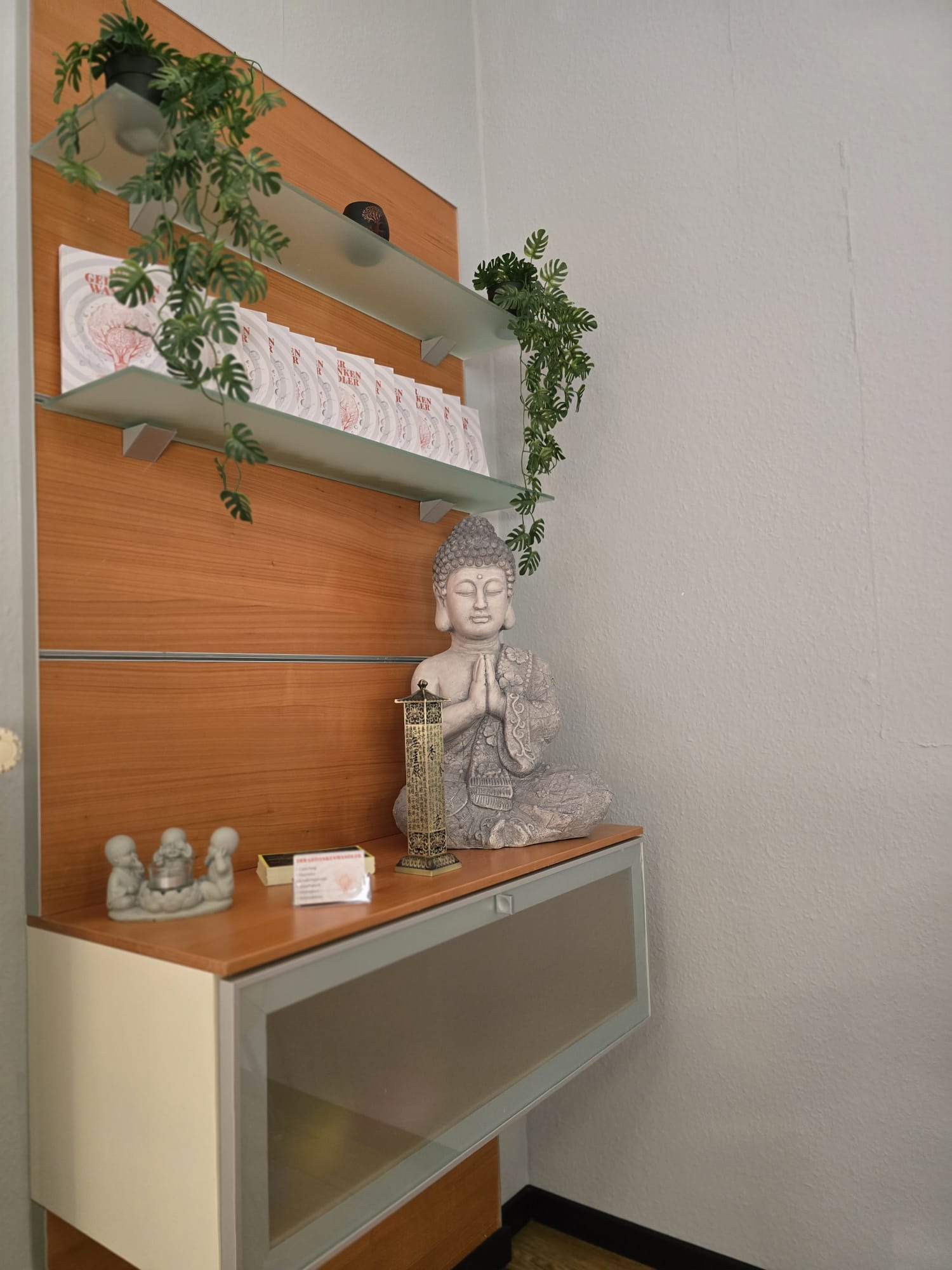 Leseecke mit Bücherregal